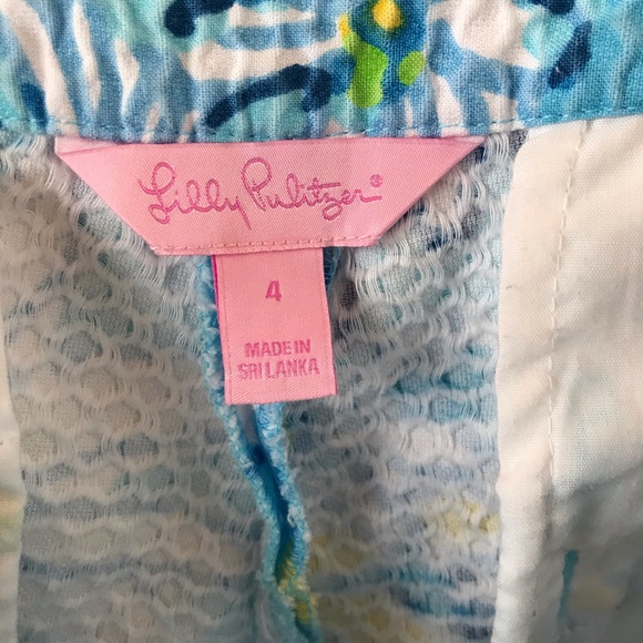 Lily Pulitzer blue daisy pattern shorts - Picture 7 of 10